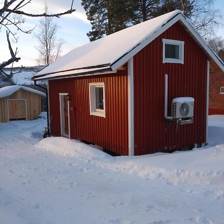 Nyrenoverad Charmig Gaeststuga Med Sovloft I Jaerpen Jarpen Kültér fotó